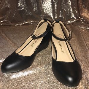 Chase & Chloe wedge heels